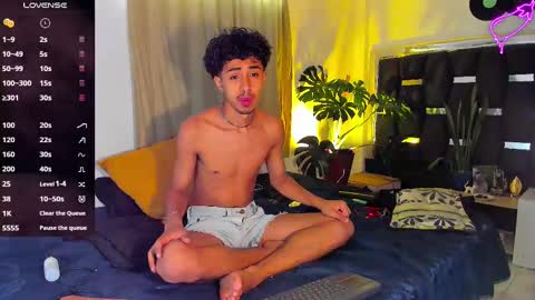 Snapshot of raydevil_ chatting on 02/27/25, 06:53 Rayn online show from 02/27/25, 06:53