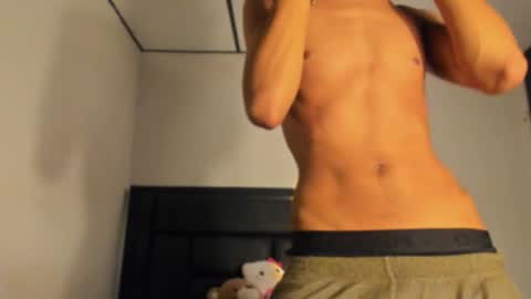 Snapshot of raydevil_ chatting on 10/15/25, 12:11 Rayn online show from 10/15/25, 12:11