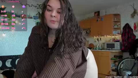 Snapshot of raydirin chatting on 09/24/25, 11:57 Ray online show from 09/24/25, 11:57