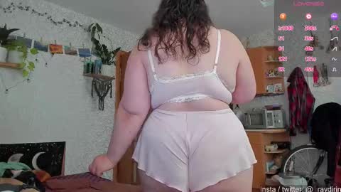 Snapshot of raydirin chatting on 10/09/25, 01:09 Ray online show from 10/09/25, 01:09