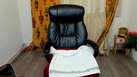 Snapshot of raylennem01 chatting on 02/24/26, 06:11 ray online show from 02/24/26, 06:11