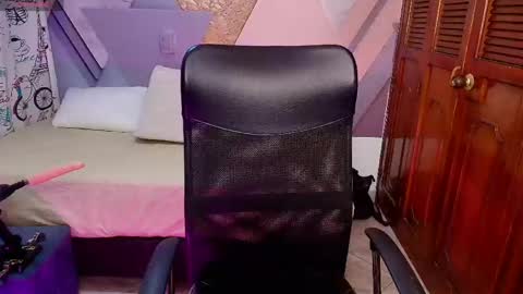 Snapshot of raylin_escobar chatting on 05/04/26, 12:12 raylin_escobar online show from 05/04/26, 12:12