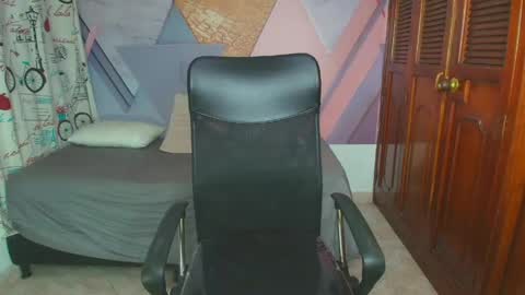 Snapshot of raylin_escobar chatting on 05/16/26, 07:56 raylin_escobar online show from 05/16/26, 07:56