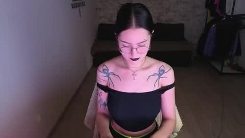 Snapshot of raylsjulie chatting on 10/22/25, 05:08 see u next time 0300 UTC 0 online show from 10/22/25, 05:08