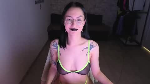 Snapshot of raylsjulie chatting on 10/25/25, 10:01 see u next time 0300 UTC 0 online show from 10/25/25, 10:01