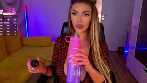 raysalexis19 online show from 02/19/25, 12:33