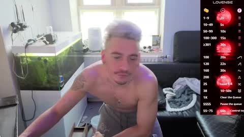 Rayzel online show from 02/16/26, 01:18