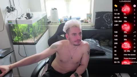 Rayzel online show from 04/01/26, 01:41