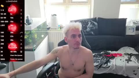 Snapshot of rayzel_white chatting on 04/26/26, 09:07 Rayzel White online show from 04/26/26, 09:07