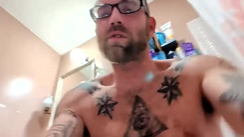 Snapshot of raziebaby chatting on 10/09/25, 01:03 raziebaby online show from 10/09/25, 01:03