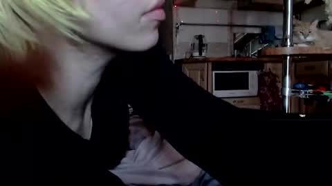 Snapshot of raziel_haze chatting on 06/21/26, 06:49 Yrriel Strife Candy-Demon Caveboy mr. Cringe online show from 06/21/26, 06:49