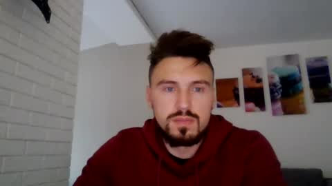 Snapshot of razvan27h chatting on 01/25/25, 10:51 Razvan27h online show from 01/25/25, 10:51