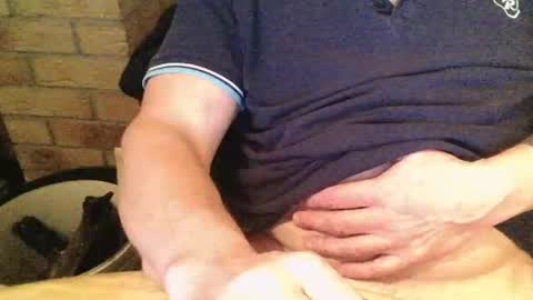 Snapshot of rdrew chatting on 11/22/25, 12:31 rdrew online show from 11/22/25, 12:31