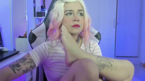 Snapshot of rea_winry chatting on 04/10/26, 12:16 Rea online show from 04/10/26, 12:16