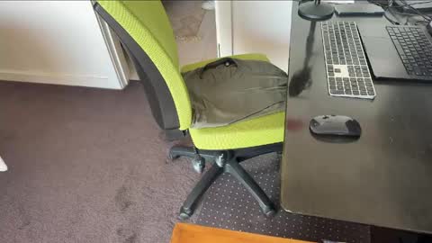 Snapshot of readwithjordanv chatting on 04/19/26, 11:51 readwithjordanv online show from 04/19/26, 11:51