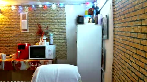 Snapshot of real_coupl3 chatting on 01/31/26, 07:45 real_coupl3 online show from 01/31/26, 07:45