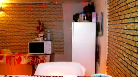 Snapshot of real_coupl3 chatting on 02/02/26, 08:02 real_coupl3 online show from 02/02/26, 08:02