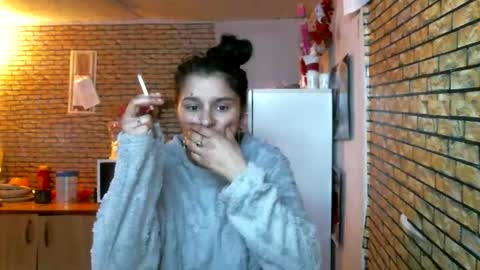 Snapshot of real_coupl3 chatting on 03/07/26, 06:43 real_coupl3 online show from 03/07/26, 06:43