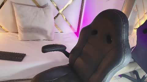 Snapshot of real_doncella_pussy chatting on 06/12/26, 03:11 DONCELLA online show from 06/12/26, 03:11