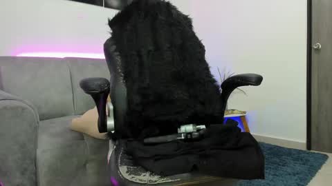 Alina Cruz online show from 02/18/25, 09:20