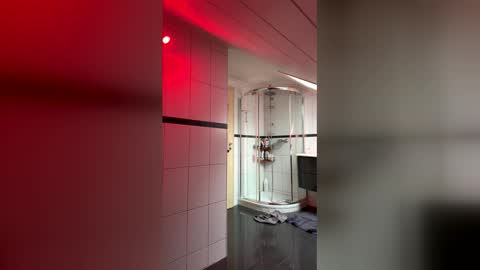 Snapshot of realdeal2000 chatting on 04/04/26, 03:42 realdeal2000 online show from 04/04/26, 03:42