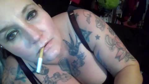 Snapshot of reallyredrum69th chatting on 10/25/25, 04:09 reallyredrum69th online show from 10/25/25, 04:09