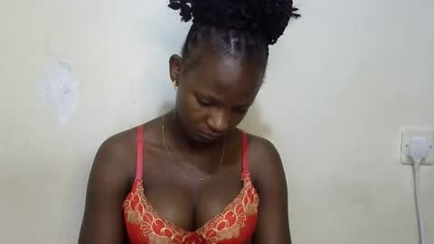 Snapshot of realqueen_ chatting on 03/04/25, 03:11 queen online show from 03/04/25, 03:11