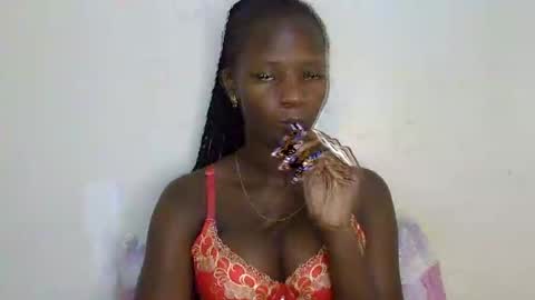 Snapshot of realqueen_ chatting on 03/10/25, 05:29 queen online show from 03/10/25, 05:29