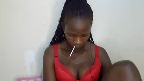 Snapshot of realqueen_ chatting on 03/11/25, 04:43 queen online show from 03/11/25, 04:43