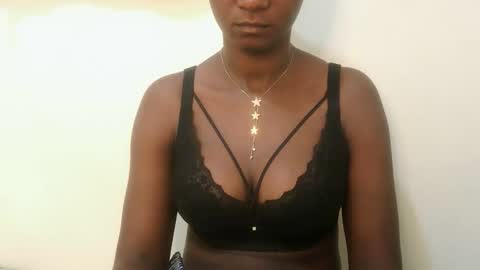 Snapshot of realqueen_ chatting on 09/22/25, 07:43 queen online show from 09/22/25, 07:43