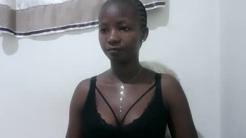 Snapshot of realqueen_ chatting on 10/13/25, 04:12 queen online show from 10/13/25, 04:12