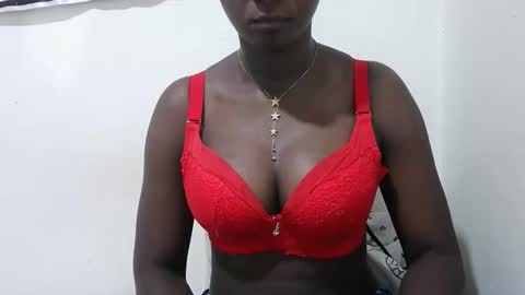 Snapshot of realqueen_ chatting on 10/20/25, 04:13 queen online show from 10/20/25, 04:13