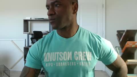 Snapshot of realreyblack chatting on 10/03/25, 04:26 Rey online show from 10/03/25, 04:26