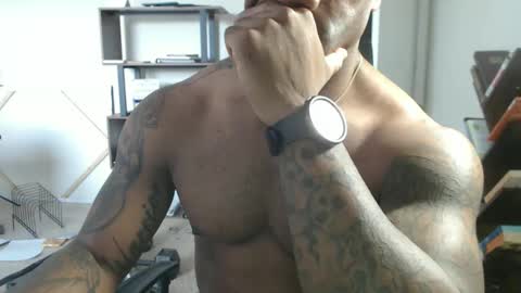 Snapshot of realreyblack chatting on 10/04/25, 07:34 Rey online show from 10/04/25, 07:34