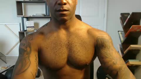 Snapshot of realreyblack chatting on 10/10/25, 03:44 Rey online show from 10/10/25, 03:44