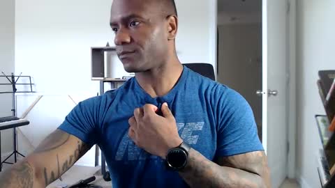 Snapshot of realreyblack chatting on 10/13/25, 03:12 Rey online show from 10/13/25, 03:12