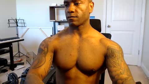 Snapshot of realreyblack chatting on 10/24/25, 05:42 Rey online show from 10/24/25, 05:42