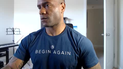 Snapshot of realreyblack chatting on 10/26/25, 03:18 Rey online show from 10/26/25, 03:18