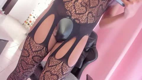 Snapshot of realsiren chatting on 10/13/25, 01:55 Serena online show from 10/13/25, 01:55