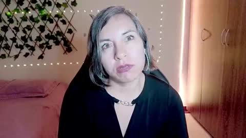 Rebbeca online show from 11/18/25, 06:12