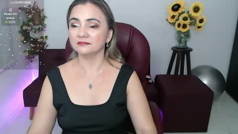 Snapshot of rebeca_milf chatting on 04/19/26, 12:48 REBECA online show from 04/19/26, 12:48