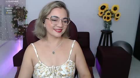 Snapshot of rebeca_milf chatting on 05/03/26, 01:17 REBECA online show from 05/03/26, 01:17