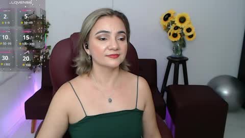 Snapshot of rebeca_milf chatting on 05/11/26, 04:04 REBECA online show from 05/11/26, 04:04