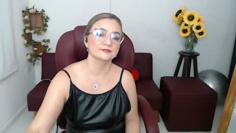 Snapshot of rebeca_milf chatting on 05/13/26, 01:30 REBECA online show from 05/13/26, 01:30