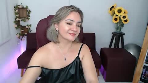 Snapshot of rebeca_milf chatting on 05/14/26, 01:34 REBECA online show from 05/14/26, 01:34