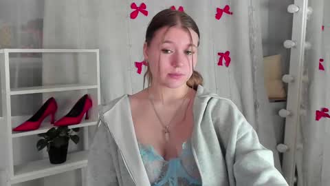 rebecca_____ online show from 01/10/25, 07:21
