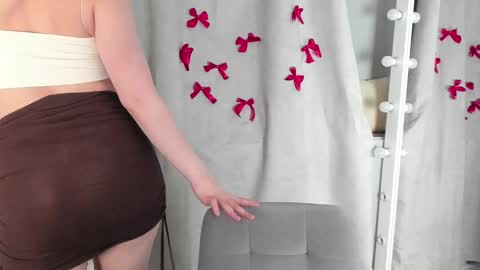 rebecca_____ online show from 03/04/25, 09:43