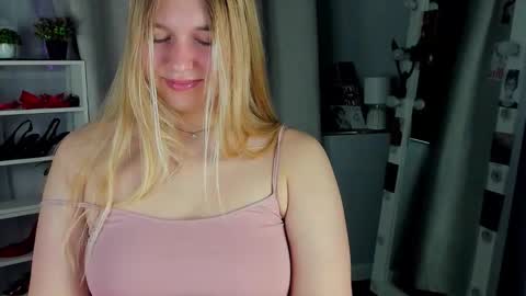 Snapshot of rebecca_____ chatting on 10/08/25, 02:20 rebecca_____ online show from 10/08/25, 02:20