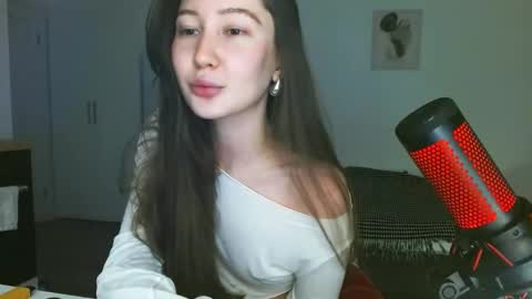 Snapshot of rebecca_demure18 chatting on 12/19/24, 03:08 Lets talk here 33. online show from 12/19/24, 03:08