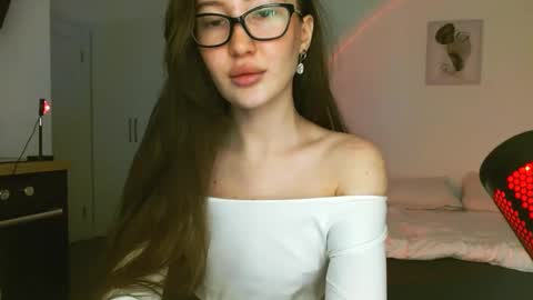 Snapshot of rebecca_demure18 chatting on 01/09/25, 06:47 Lets talk here 33. online show from 01/09/25, 06:47